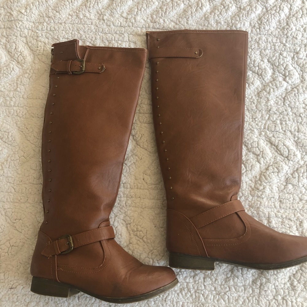 Knee boots